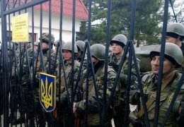 Новые власти Крыма пытаются подчинить украинских военных (ВИДЕО)