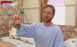 Плющенко показал сломанный шуруп из позвоночника (ВИДЕО)