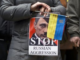 В Севастополе прошел митинг против войны (ВИДЕО)