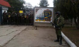В Крыму разоружаются воинские части (ВИДЕО)