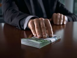 В Киеве на взятке погорели двое чиновников (ВИДЕО)