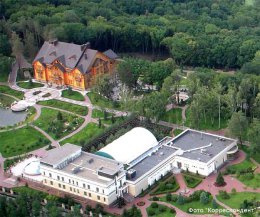 Дело Януковича росследуют по двум статьям