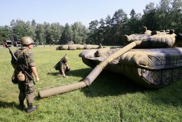 "Надувная" российская армия рассмешила интернет (ФОТО)