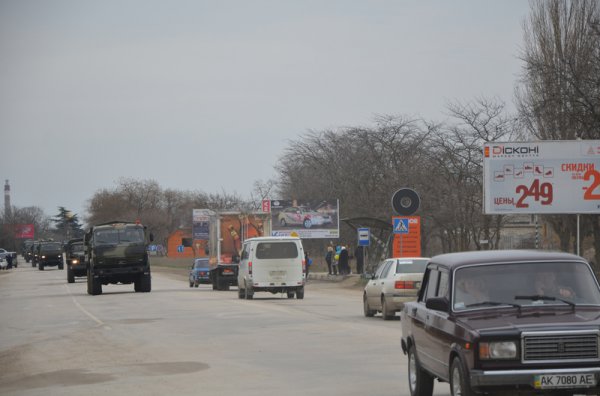 Через Феодосию прошла военная колонна без опознавательных знаков (ФОТО)