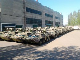 50 БТР из Житомира выехали в Крым (ВИДЕО)