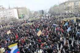 Пророссийские активисты в Донецке блокируют место, где должен выступить Кличко