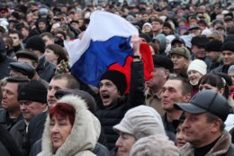 Тысячи активистов опять взяли штурмом здание облгосадминистрации Луганска (ВИДЕО)