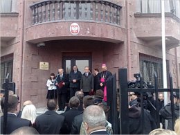 Польскому консульству в Севастополе угрожали «коктейлями Молотова»