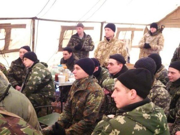 Светлана Тарабарова спела песни для военных в Крыму (ФОТО)