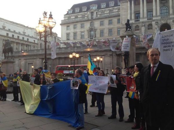 В центре Лондона украинцы провели акцию (ФОТО+ВИДЕО)