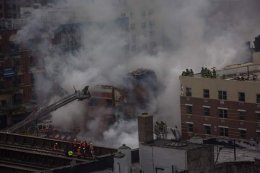 В Нью-Йорке два жилых дома взлетели на воздух: есть погибшие (ФОТО)
