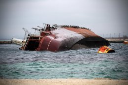 Военнослужащие РФ затопили четвертый корабль в крымской бухте
