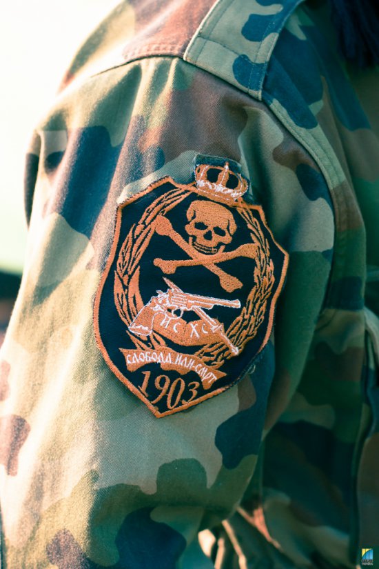 Блок-пост под Севастополем охраняют донские казаки и сербские четники (ФОТО)