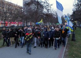 Фанаты "Днепра" и "Севастополя" прошли маршем по Днепропетровску