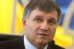Аваков призывает вооруженных людей вступать в Нацгвардию