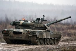 Танковая бригада добирается по Чернигову к железной дороге (ВИДЕО)