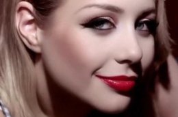 Банк, лицом которого была Тина Кароль, ограбил свою звездную клиентку