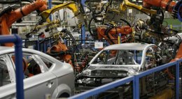 Российский автопром массово останавливает производство