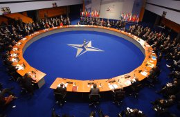 В НАТО дали понять, что кризис между РФ и Украиной не должен решаться военным путем