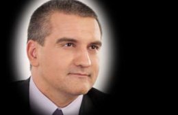 Самопровозглашенный министр Крыма Сергей Аксенов принял российское гражданство