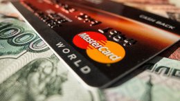 Visa и MasterCard перестали оказывать услуги российским банкам