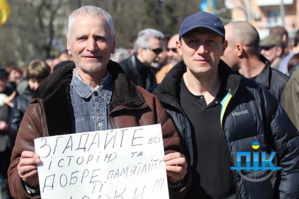 В Херсоне около двух тысяч человек выступило против сепаратизма (ВИДЕО))