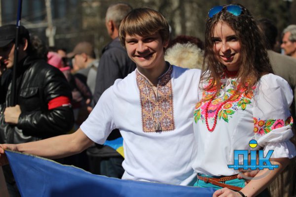 В Херсоне около двух тысяч человек выступило против сепаратизма (ВИДЕО))