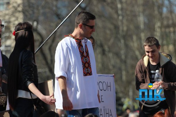 В Херсоне около двух тысяч человек выступило против сепаратизма (ВИДЕО))