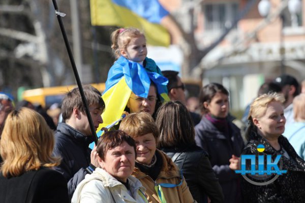 В Херсоне около двух тысяч человек выступило против сепаратизма (ВИДЕО))