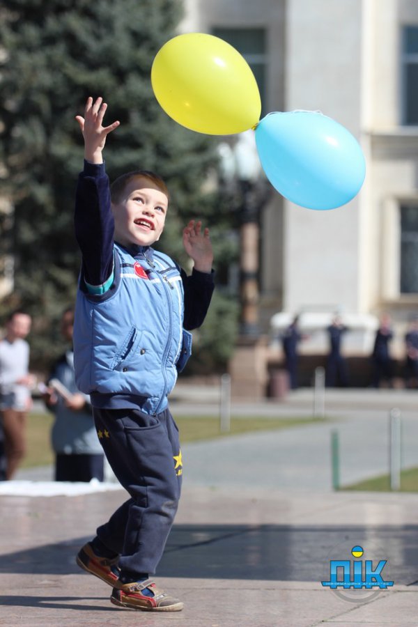 В Херсоне около двух тысяч человек выступило против сепаратизма (ВИДЕО))