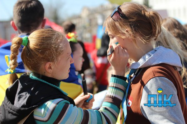 В Херсоне около двух тысяч человек выступило против сепаратизма (ВИДЕО))