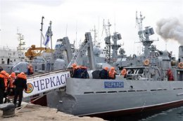 Представитель "Правого сектора" посоветовал затопить украинские корабли в Крыму