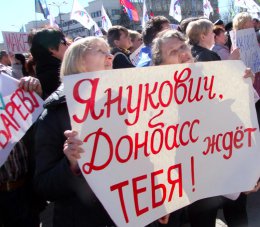 На митинге в Донецке люди требовали федерализации и отделения от Украины (ВИДЕО)