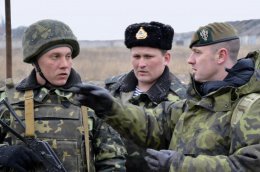 Украинские морпехи покинут Крым только с грузовиками и на БТР-ах с флагом Украины