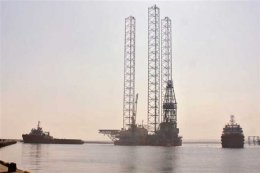 Русские хотят вывезти буровые вышки из Стрелкового в Крым