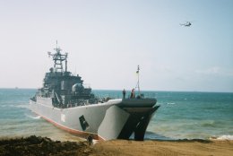 Экипаж десантного корабля "Константин Ольшанский" остается верным присяге