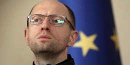 Арсений Яценюк: "Проект новой Конституции появится в парламенте 15 апреля"