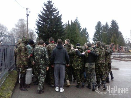 На похороны Белого Ярош приехал на элитном авто Януковича-младшего (ФОТО)