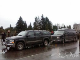 На похороны Белого Ярош приехал на элитном авто Януковича-младшего (ФОТО)