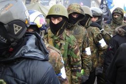 Возле ВР собралось 500 митингующих, здание охраняет самооборона Майдана