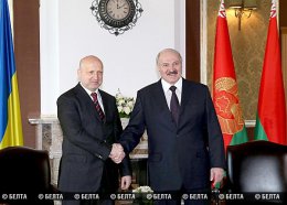 Александр Турчинов проводит официальную встречу с Александром Лукашенко