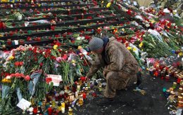 На Майдане проходит вече в память о "Небесной сотне"
