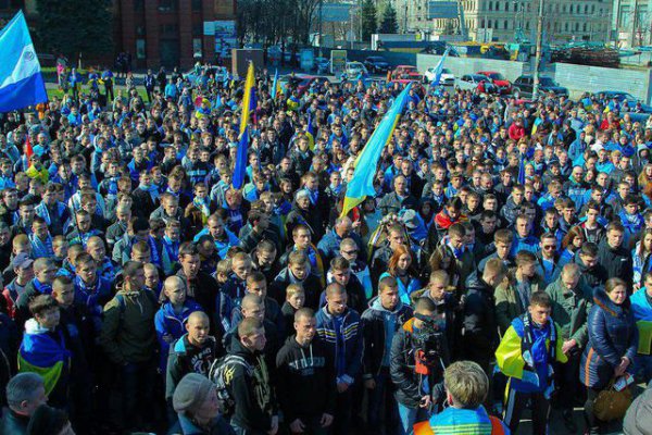 1500 футбольных фанатов прошли маршем единства в Днепропетровске (ФОТО+ВИДЕО)