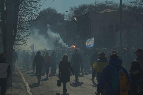 1500 футбольных фанатов прошли маршем единства в Днепропетровске (ФОТО+ВИДЕО)