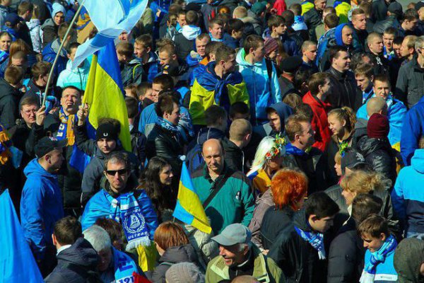 1500 футбольных фанатов прошли маршем единства в Днепропетровске (ФОТО+ВИДЕО)