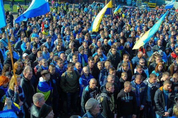 1500 футбольных фанатов прошли маршем единства в Днепропетровске (ФОТО+ВИДЕО)