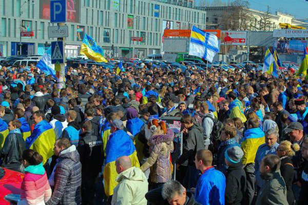 1500 футбольных фанатов прошли маршем единства в Днепропетровске (ФОТО+ВИДЕО)