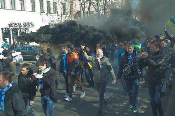 1500 футбольных фанатов прошли маршем единства в Днепропетровске (ФОТО+ВИДЕО)