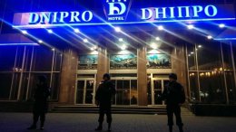 Активисты "Правого сектора" покинули гостиницу "Днепр" и отправились в лагерь вместе с СБУ