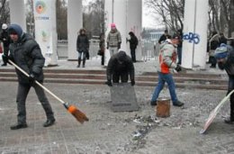 На Грушевского разобрали часть баррикад